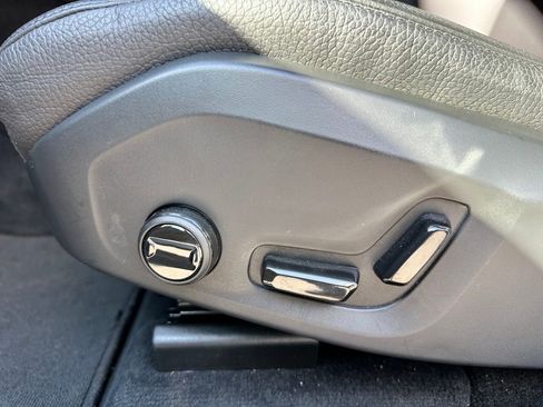 Used 2025 Volvo XC60 B5 Plus image 17