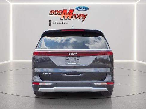 Used 2023 Kia Carnival LX FWD image 6