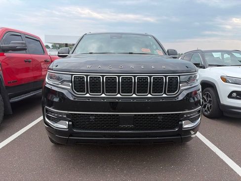 Used 2025 Jeep Wagoneer L 4WD w/ Premium Group I image 2