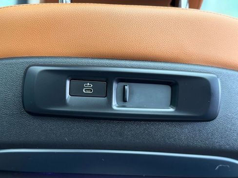 Used 2022 BMW X7 xDrive40i w/ Premium Package AWD/4WD image 54