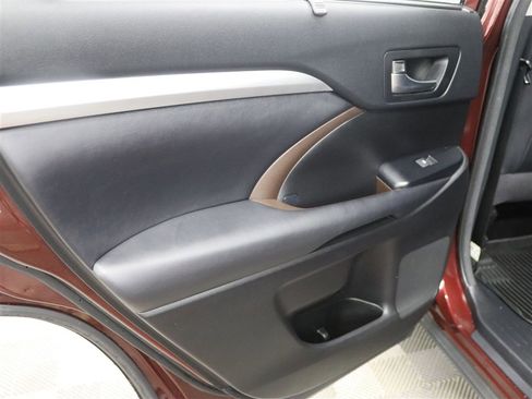 Used 2018 Toyota Highlander XLE AWD/4WD image 19