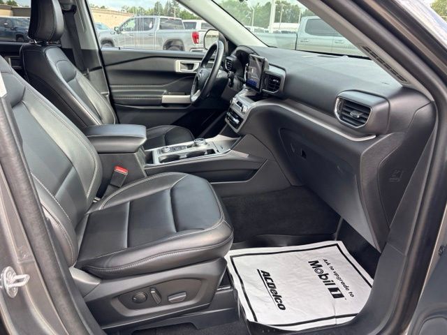 Used 2023 Ford Explorer XLT w/ Equipment Group 202A AWD/4WD image 25