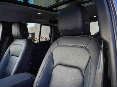 Used 2024 Land Rover Defender 110 S image 26