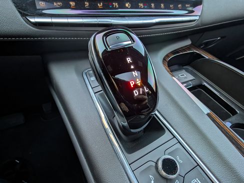 Used 2023 Cadillac Escalade Premium Luxury image 33