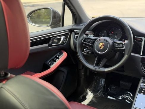 Used 2023 Porsche Macan AWD/4WD image 40