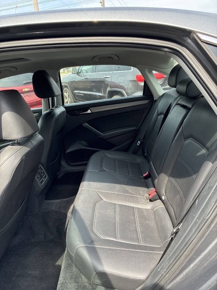 Used 2015 Volkswagen Passat TDI SE FWD image 12