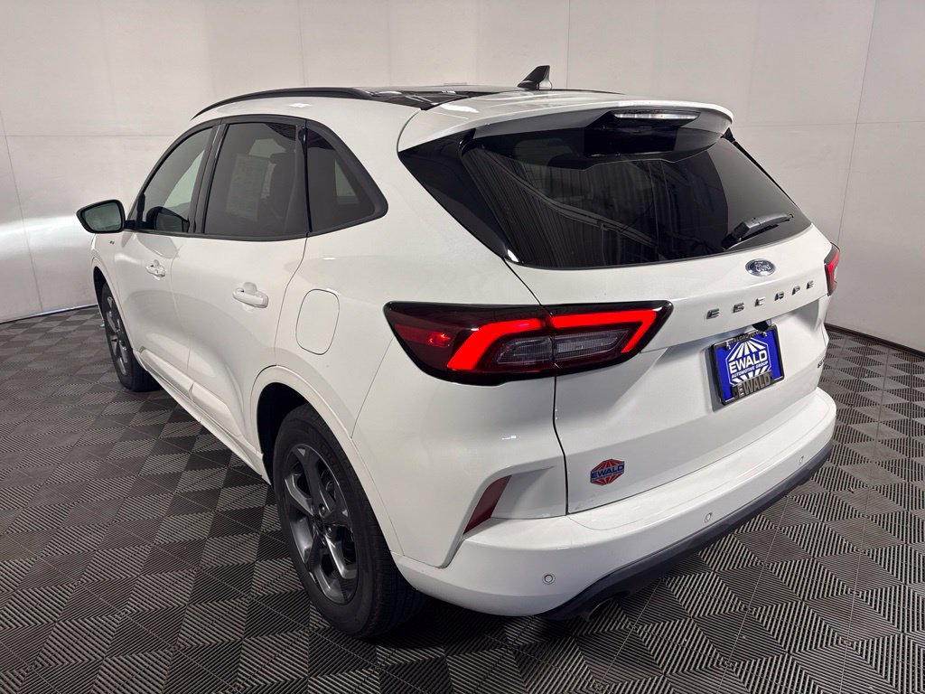 Used 2023 Ford Escape ST-Line w/ Tech Pack #1 AWD/4WD image 7