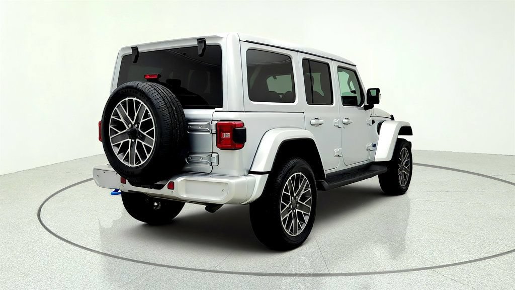 Used 2022 Jeep Wrangler Unlimited Sahara AWD/4WD image 5
