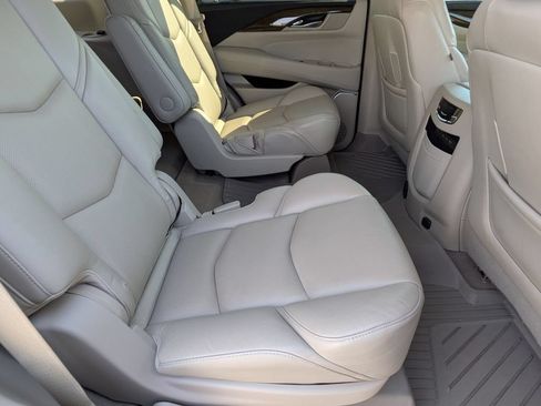 Used 2020 Cadillac Escalade Luxury AWD/4WD image 19