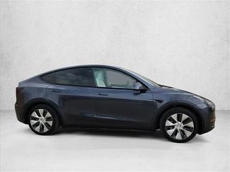 Used 2022 Tesla Model Y Long Range video 4