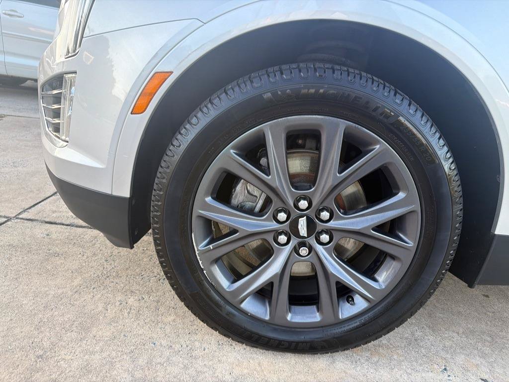 Used 2017 Cadillac XT5 Premium Luxury w/ LPO, Wheel Lock Package FWD image 34