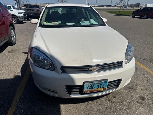 Used 2009 Chevrolet Impala LT w/ Luxury Edition Package FWD image 2