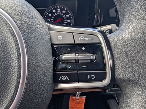 Used 2023 Kia Sorento LX FWD image 17