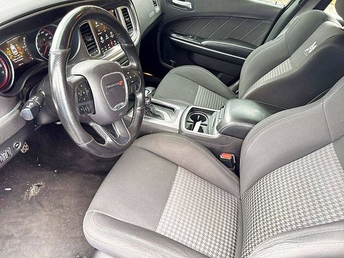 Used 2019 Dodge Charger Scat Pack RWD image 6