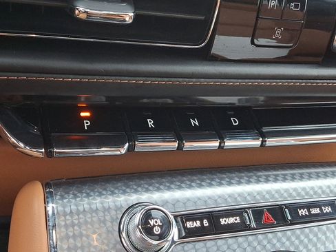 Certified 2023 Lincoln Aviator Black Label AWD/4WD image 17