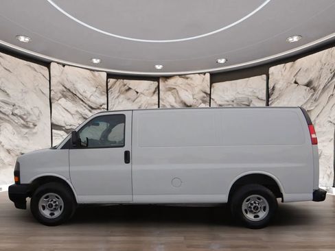 Used 2019 GMC Savana 2500 image 9