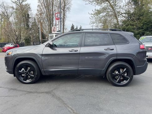 Used 2021 Jeep Cherokee Latitude Plus image 2