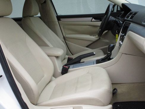 Used 2012 Volkswagen Passat 2.5 SE image 9