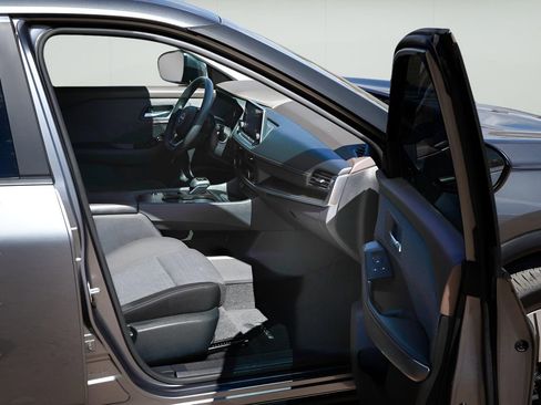 Used 2023 Nissan Rogue SV image 14