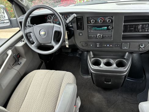 Used 2025 Chevrolet Express 3500 LT w/ LT Preferred Equipment Group RWD image 20