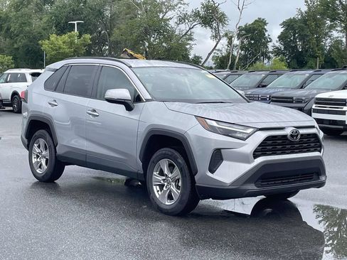 Used 2022 Toyota RAV4 XLE AWD/4WD image 1
