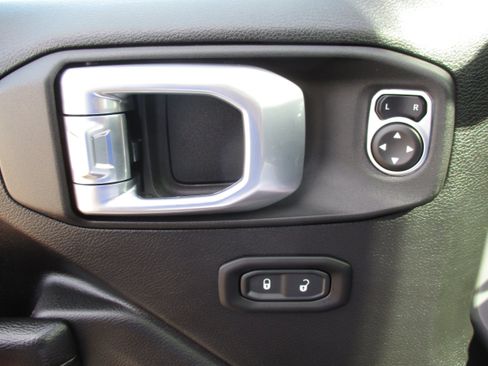 Used 2023 Jeep Wrangler Unlimited Sport AWD/4WD image 35