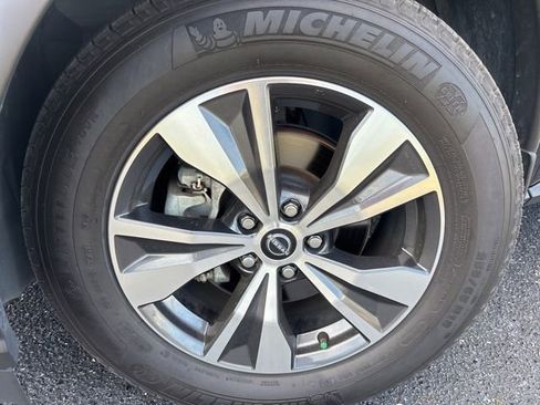 Used 2023 Nissan Murano SV image 2