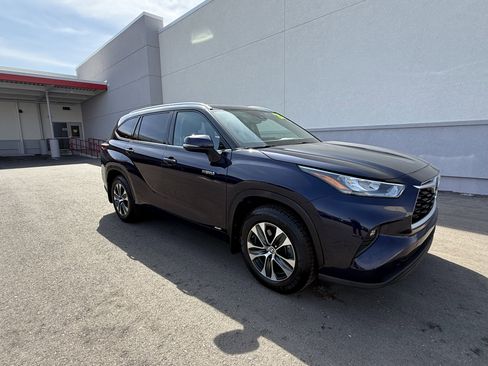 Used 2020 Toyota Highlander XLE image 31