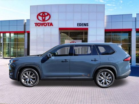 Certified 2024 Toyota Grand Highlander AWD image 9