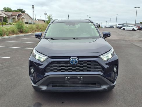 Certified 2022 Toyota RAV4 XLE Premium AWD/4WD image 32