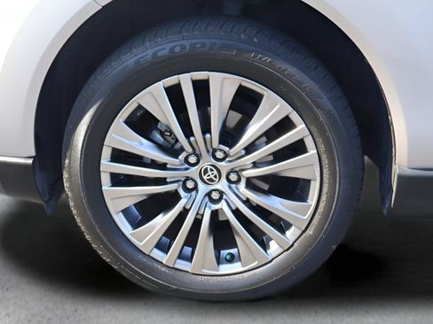 Certified 2022 Toyota Venza XLE AWD/4WD image 29