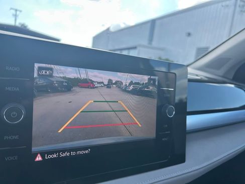 New 2026 Volkswagen Taos SE image 15