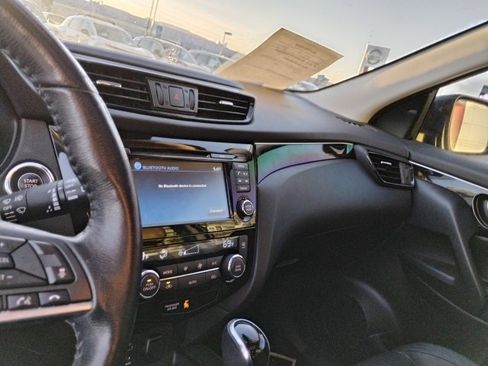 Used 2018 Nissan Rogue Sport SL w/ SL Premium Package image 16