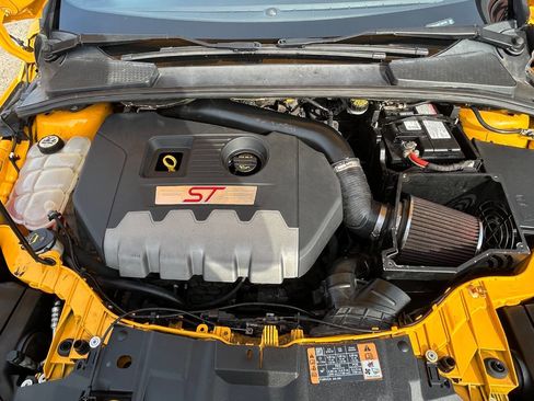 Used 2015 Ford Focus ST w/ Equipment Group 401A image 23