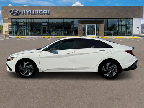 New 2025 Hyundai Elantra SEL image 3
