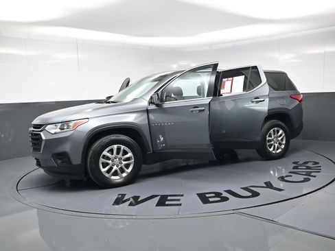 Used 2021 Chevrolet Traverse LS image 20