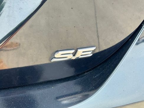 Used 2019 Toyota Camry SE FWD image 13