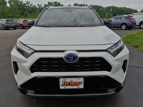 Used 2024 Toyota RAV4 XSE AWD/4WD image 2
