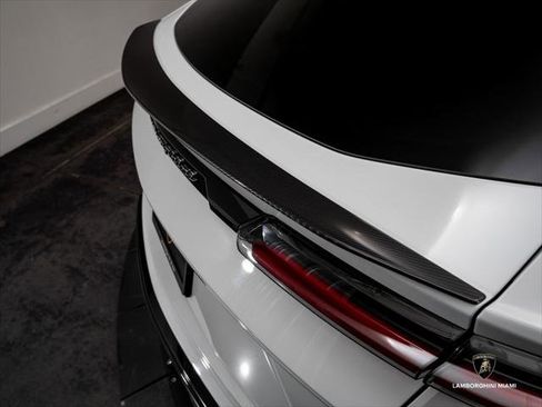 Used 2022 Lamborghini Urus AWD/4WD image 18