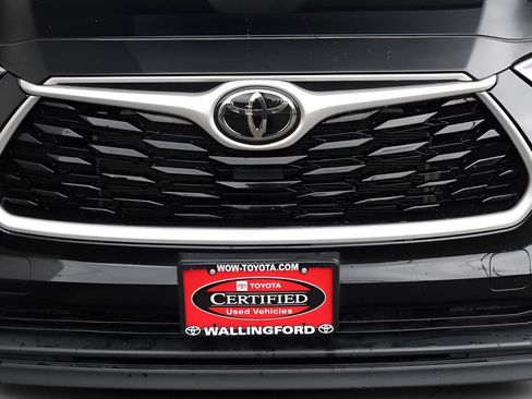 Used 2023 Toyota Highlander LE AWD/4WD image 8
