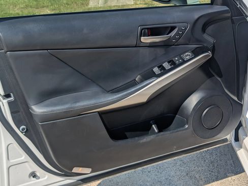 Used 2018 Lexus IS 300 w/ Comfort Package RWD image 14