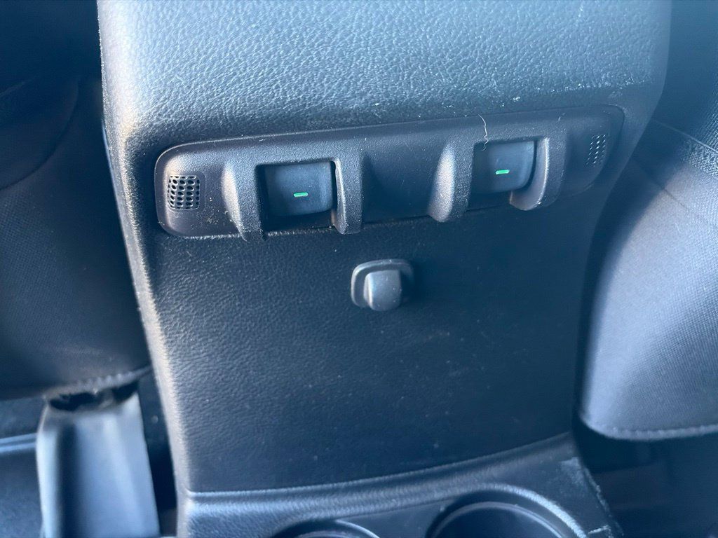 Used 2018 Jeep Wrangler Unlimited Sahara AWD/4WD image 22