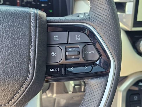 Used 2025 Toyota Sequoia Capstone AWD/4WD image 29