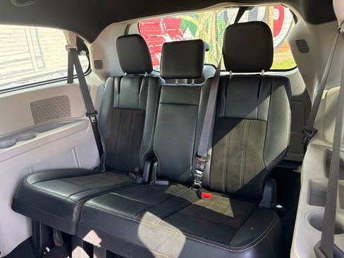Used 2020 Dodge Grand Caravan SXT FWD image 22