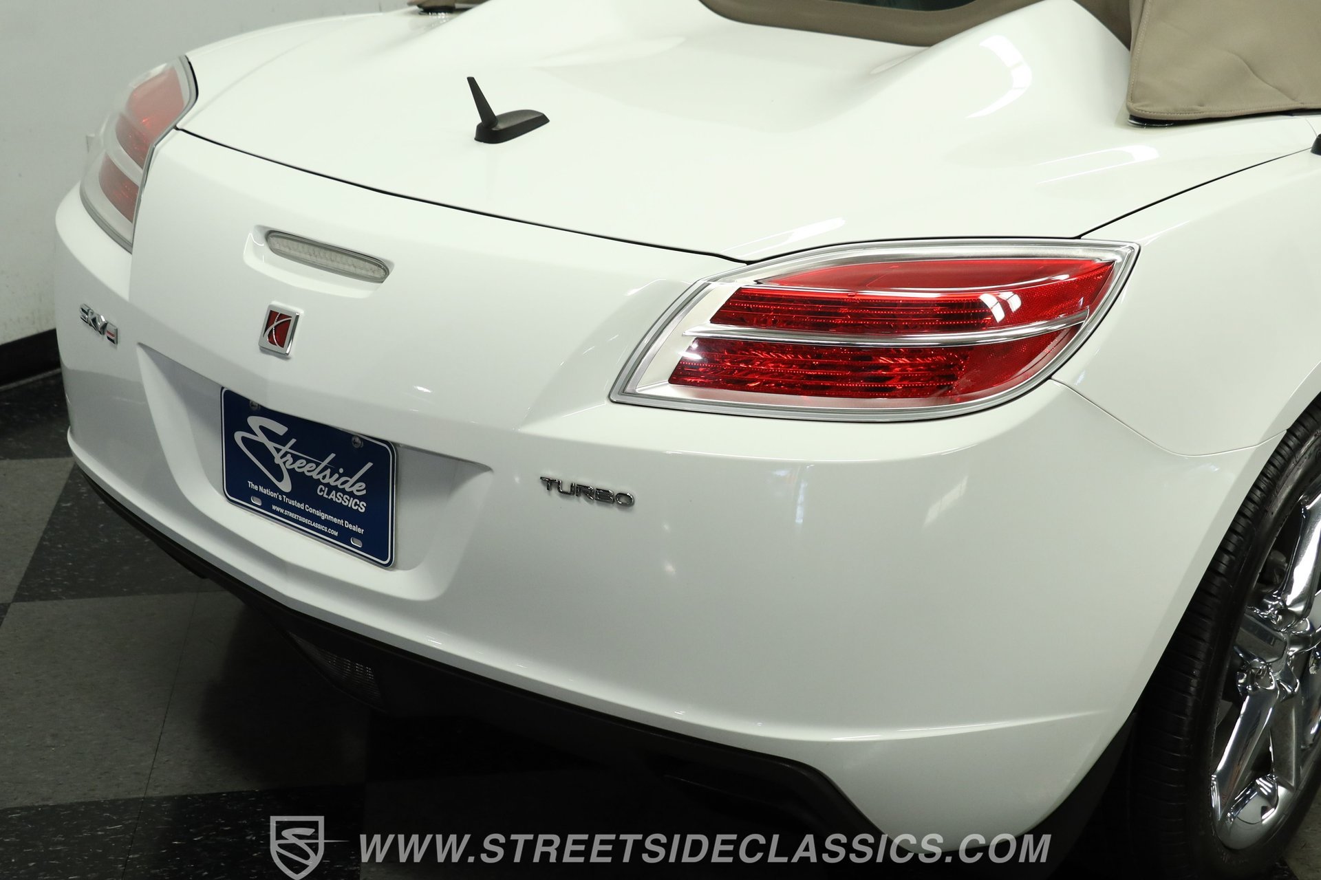 Used 2009 Saturn Sky Red Line RWD image 25