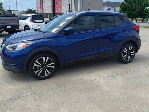 Used 2018 Nissan Kicks SV w/ Exterior Electronics Package FWD image 3