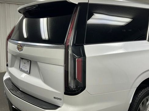 Certified 2024 Cadillac Escalade ESV Premium Luxury w/ Performance Package AWD/4WD image 11