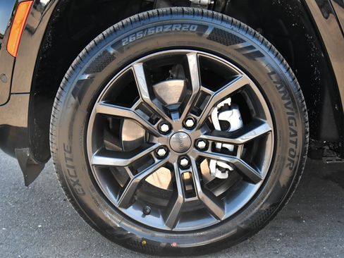 Used 2023 Jeep Grand Cherokee 30th Anniversary AWD/4WD image 12