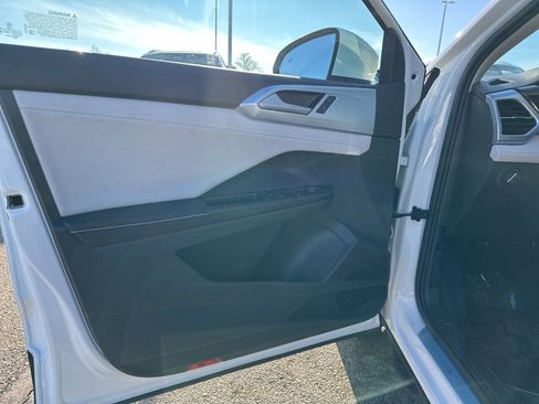New 2026 Volkswagen Taos SE AWD/4WD image 16