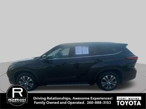 Used 2022 Toyota Highlander XLE FWD image 4